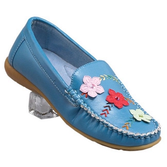 Children’s loafers with flowers details